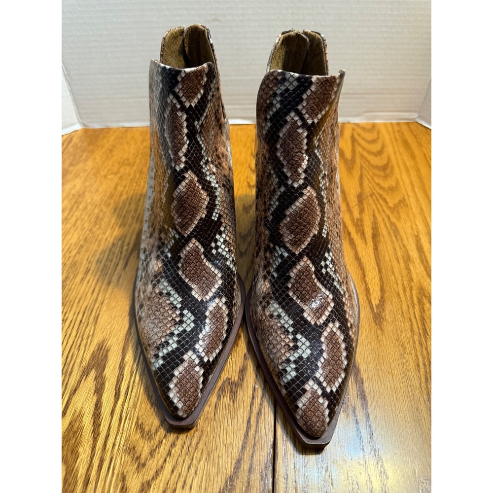 Vince Camuto Gigestie Snakeskin Embossed Leather V-Cut Ankle Boots Brown 8.5M